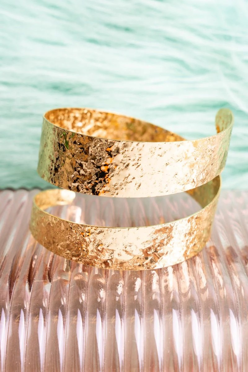 Stylish Spiral Hammered Goldtone Cuff