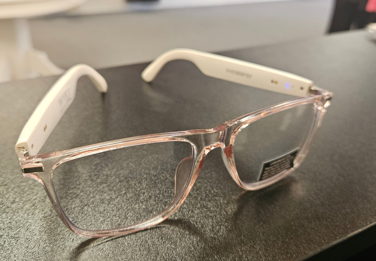 AI-powered smart glasses and sunglasses