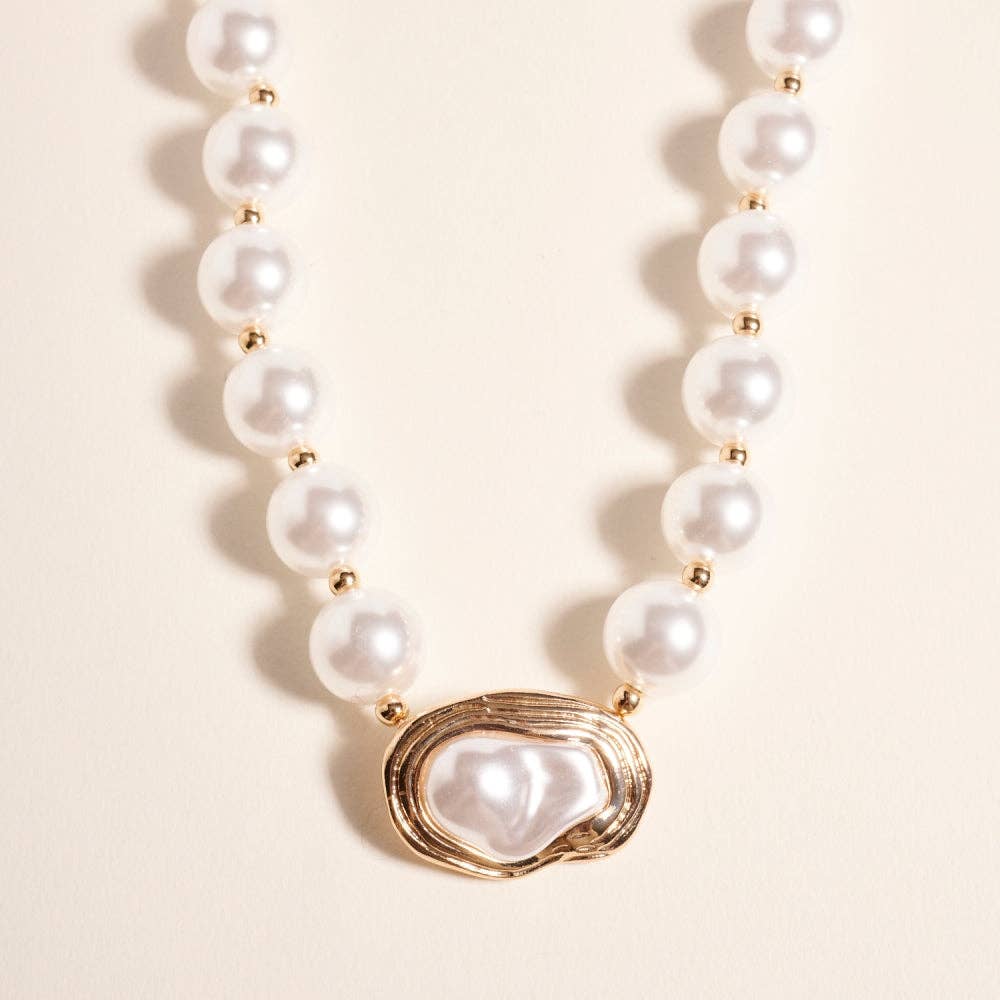17 Inch Round Pearl Beaded Natural Metal Necklace